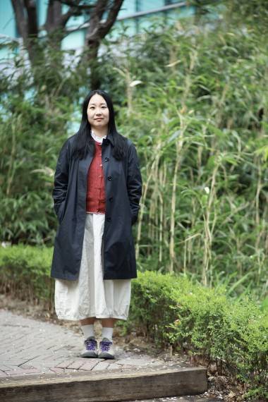 소설집 '너의 나쁜 무리' 펴낸 예소연 작가 (서울=연합뉴스) 류효림 기자 = 두 번째 소설집 '너의 나쁜 무리'를 펴낸 예소연 작가가 지난 6일 서울 종로구 수송동 연합뉴스 사옥에서 인터뷰에 앞서 포즈를 취하고 있다. 2026.4.7
ryousanta@yna.co.kr