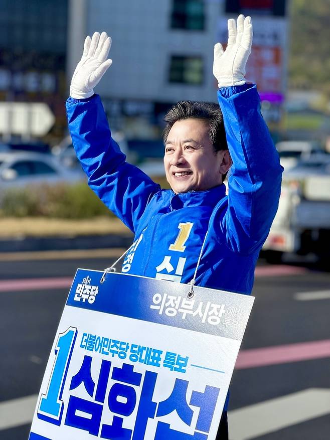 7일 오전 더불어민주당 심화섭 의정부시장 예비후보가 선거운동을 하고 있다. 사진=캠프제공
