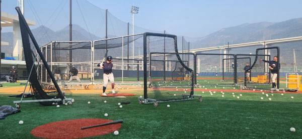 밀양시가 전지 훈련 및 전국 단위 스포츠대회 유치를 통해 체류형 스포츠마케팅을 펼치고 있다. 사진은 전지훈련 중인 야구 선수들 모습. / 밀양시