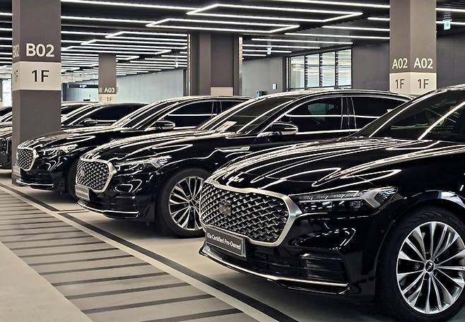 기아 인증중고차 센터 평택 직영점에 전시된 차량./사진: 강주현 기자