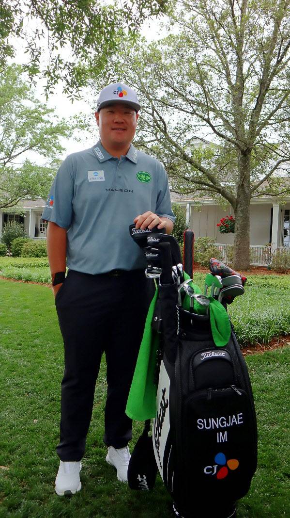 임성재가 7일(한국시간) 미국 조지아주 오거스타 내셔널 골프클럽에서 연습 라운드를 마친 뒤 취재진과 만나 인터뷰하고 있다. (사진=주영로 기자)