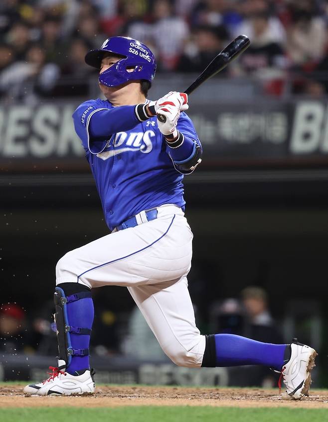 삼성 강민호가 7일 광주-기아 챔피언스 필드에서 열린 2026 KBO리그 정규시즌 KIA와 경기에서 8회초 적시 2루타를 때리고 있다. 사진 | 삼성 라이온즈