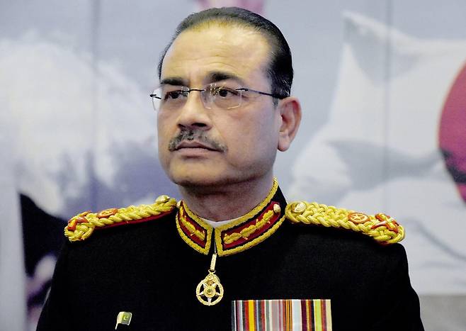 아심 무니르 육군 참모총장