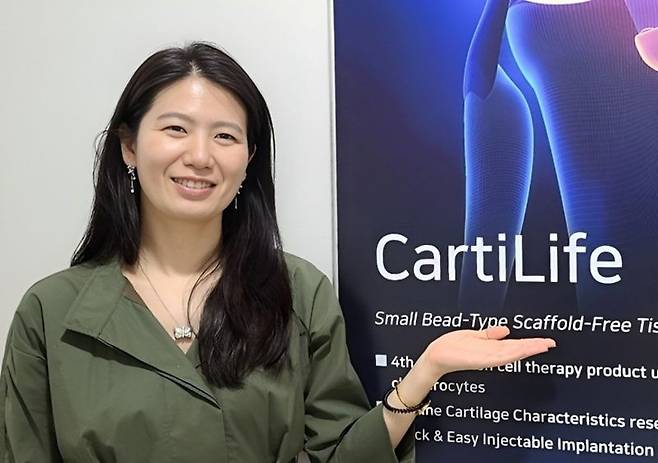 바이오솔루션 이정선 대표가 자가연골세포치료제 ‘카티라이프(CartiLife)’의 핵심 기술과 특징에 대해 설명하고 있다. 바이오솔루션 제공