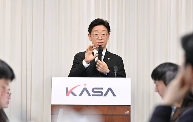 오태석 우주항공청장이 8일 서울 광화문에서 기자간담회를 개최하고 인사말을 하고 있다. 우주항공청 제공