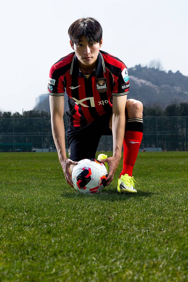 FC서울 산하 유스팀 출신인 ‘괴물 신인’ 손정범은 프로 첫 시즌부터 주전 미드필더를 꿰차면서 ‘서울의 봄’을 이끌고 있다. 우상조 기자