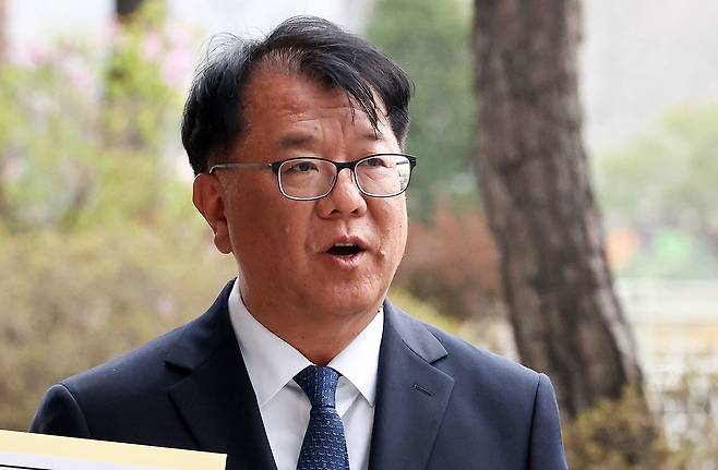 서민석 전 이화영 경기도 평화부지사 변호인이 6일 오전 서울 서초구 서울고등법원에서 쌍방울 대북송금 사건 관련 박상용 검사와의 녹취록 제출을 위해 출석하면서 발언하고 있다. 뉴스1