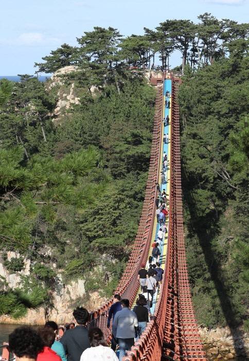 울산 대왕암공원 출렁다리 전경. 국제신문DB