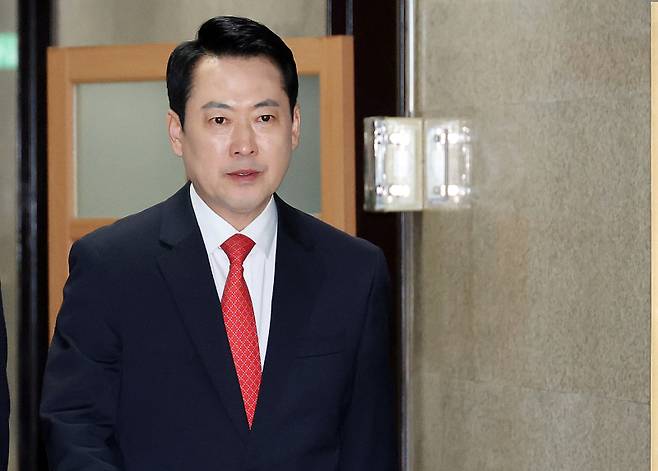 장동혁 국민의힘 대표가 7일 국회에서 이동하고 있다. 연합뉴스