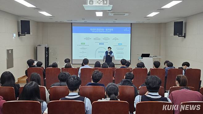 충남교육청진로융합교육원이 4월부터 진로 체험 기회에서 소외되기 쉬운 학생들을 위한 ‘사각지대 없는 진로체험 프로그램’ 운영에 본격 돌입했다.