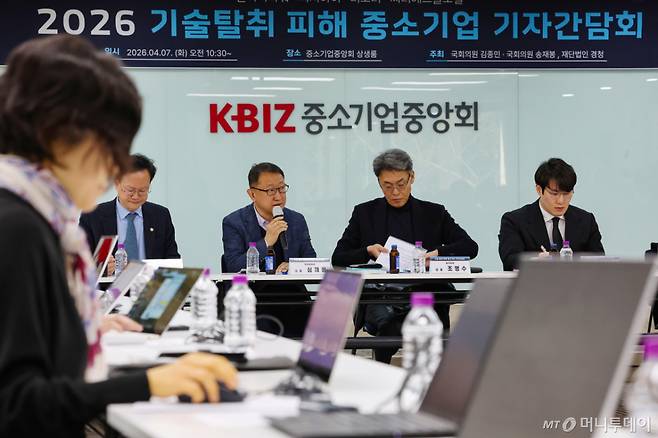 기술 탈취 분쟁 피해기업인 심재용 엔이씨파워 대표가 7일 오전 서울 영등포구 중소기업중앙회에서 열린 '2026 기술탈취 피해 중소기업 기자간담회'에서 입장 발표하고 있다./사진=뉴스1.