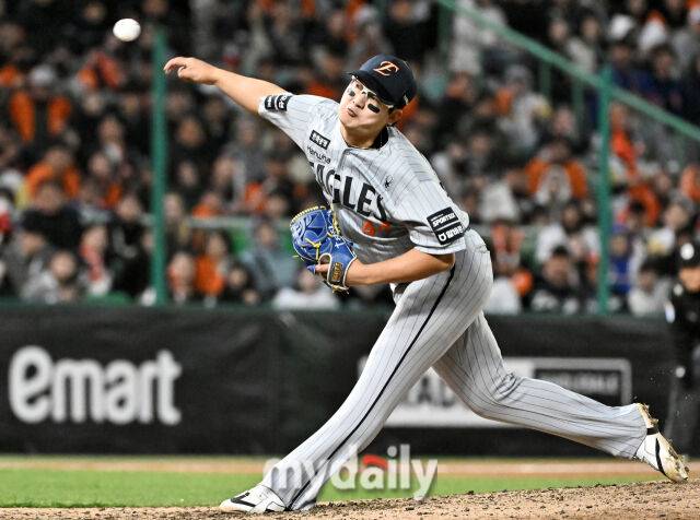 7일 오후 인천 SSG랜더스필드에서 진행된 '2026 프로야구 KBO리그' SSG랜더스와 한화 이글스의 경기. 한화 김서현이 역투하고 있다./인천 = 송일섭 기자