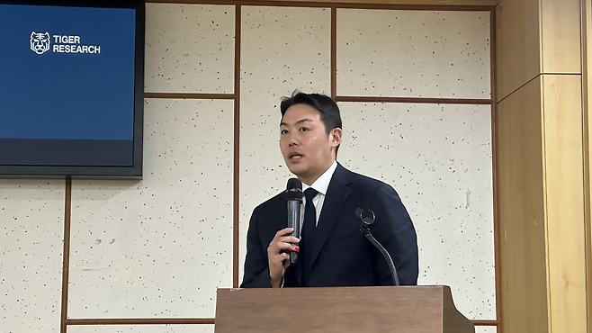 김규진 타이거리서치 대표가 7일 의원회관에서 열린 ‘스테이블코인 제도 설계를 위한 과제 세미나’에서 발표하고 있다. 경예은 기자.