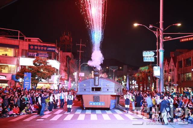 ▲여수거북선축제 통제영길놀이ⓒ여수시