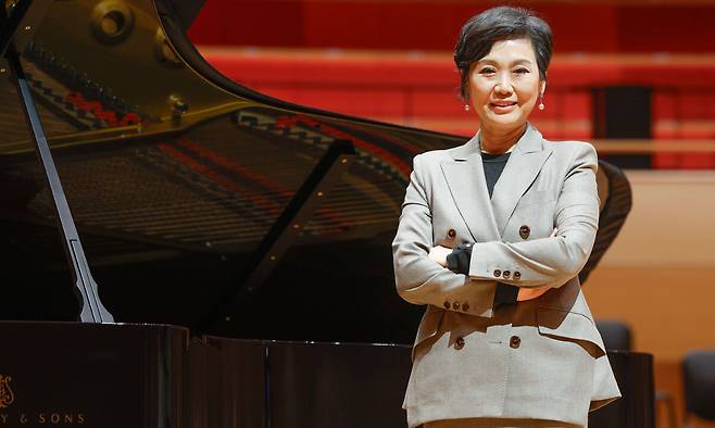 박은혜 부천아트센터 대표이사가 지난달 20일 음향의 전당으로서 부천아트센터 콘서트홀이 지닌 매력을 설명하고 있다. 박 대표는 “문화의 힘은 가랑비에 옷 젖듯 차곡차곡 쌓일 때 생긴다”며 “부천아트센터가 시민의 일상 속에서 예술이 숨 쉬는 플랫폼이 되어야 한다”고 강조했다. 최성수 기자