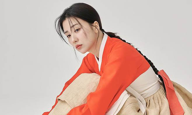 오빠 학업을 위해 기생이 된 소녀 ‘홍도’를 연기하는 배우 박하선. 극공작소 마방진 제공