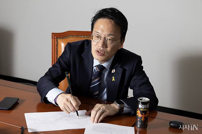 3월25일 서울 여의도 국회 본청에서 더불어민주당 박주민 서울시장 예비후보가 인터뷰를 하고 있다. ⓒ시사IN 박미소