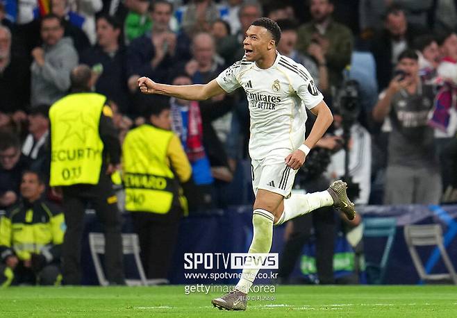 ▲ 적지에서 승전고를 울린 바이에른 뮌헨이 레알 마드리드를 격파하며 기세를 올렸다. 루이스 디아스와 해리 케인이 연달아 상대 골망을 흔들며 승부의 균형을 무너뜨린 반면, 레알 마드리드는 킬리안 음바페가 한 골을 따라붙는 데 그치며 안방에서 패배를 받아들여야 했다. 김민재는 결장했다.