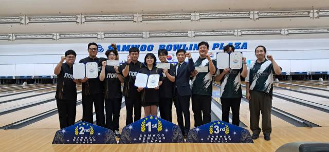 지난달 23일 열린 제36회 대구시협회장기 클럽대항 볼링대회 단체전 수상자들. 왼쪽부터 2위 드림클럽A(이교섭, 이승민, 고봉수), 1위 드림클럽B(한준영, 김정민, 차승욱), 김영용 대구시볼링협회장, 3위 세강클럽(김정태, 김한국, 김민기). 대구시볼링협회 제공