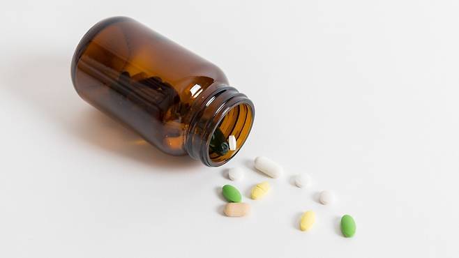 고지혈증 약 '스타틴' 약 설명서에 명시된 부작용 중 대부분은 인과관계가 없다는 연구 결과가 나왔다 |출처: 클립아트코리아