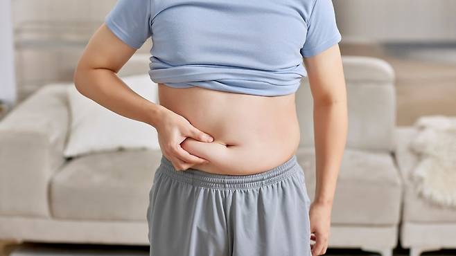 야간 12시간 공복 시간을 가지면 중성지방 수치 관리에 도움이 될 수 있다|출처: 클립아트코리아