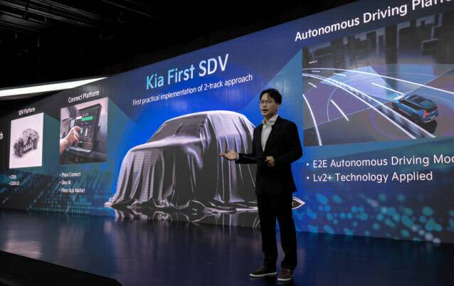 박민우 현대자동차·기아 AVP본부장 사장이 기아 CEO 인베스터데이 2026에서 발표하는 모습. (사진=기아)