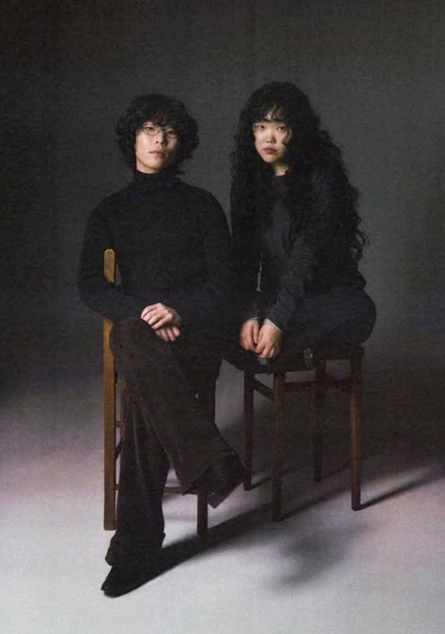 7년 만의 정규 앨범 ‘개화’로 돌아온 남매 듀오 악뮤. 사진 출처 ‘영감의 샘터’ 인스타그램