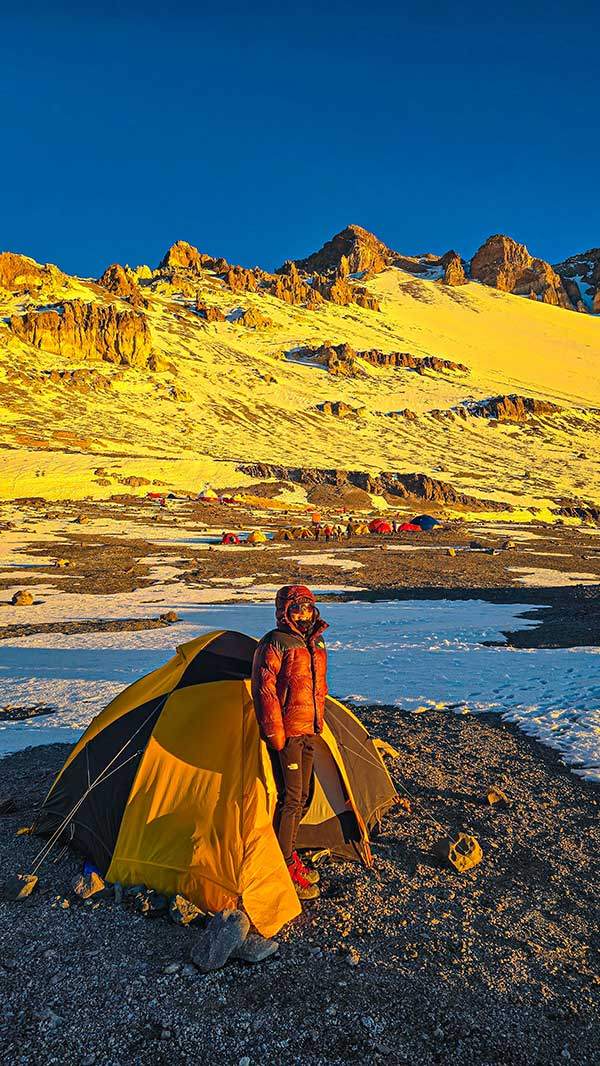 아콩카과 베이스캠프에 텐트를 쳤다. 한국에서 3인용 텐트를 가져가서 쾌적했다.