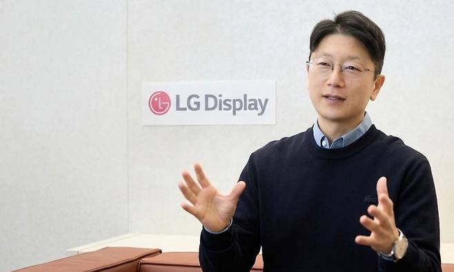 유장진 LG디스플레이 화질국제표준화 연구위원은 OLED가 과학적·기술적으로 LCD보다 월등히 뛰어난 패널이라고 강조했다. LG디스플레이 제공