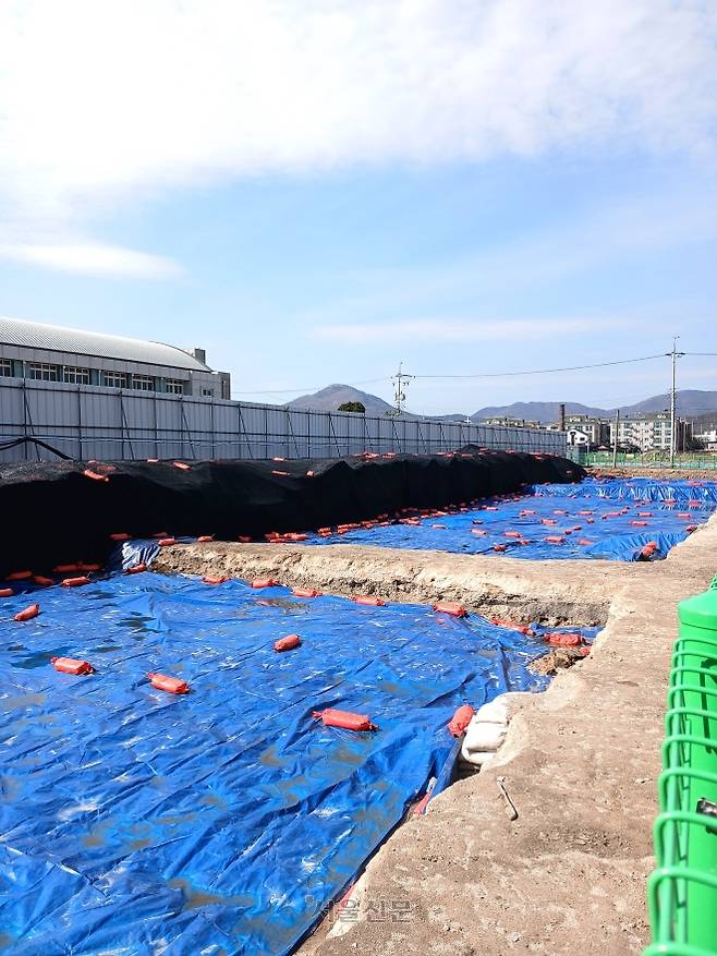 발굴 조사가 한창인 경주읍성 북쪽 성벽. 북문 공진문과 함께 2030년 복원이 마무리된다.