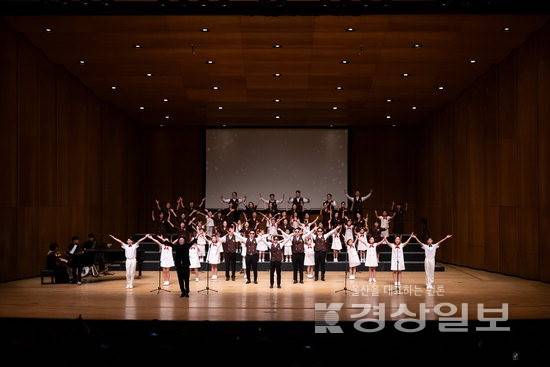 ▲ 울산문화관광재단이 '2026년 지역재단 예술기업 매칭펀드 지원사업'에 선정됐다. 사진은 울산YMCA 합창단 공연 모습.
