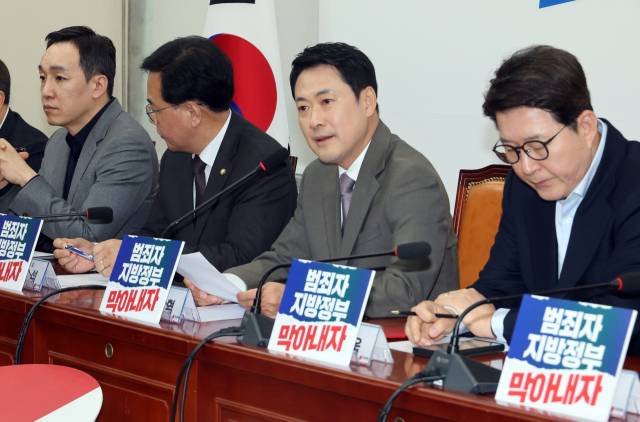 국민의힘 장동혁 대표가 10일 국회에서 열린 긴급최고위원회의에서 발언하고 있다. 연합뉴스