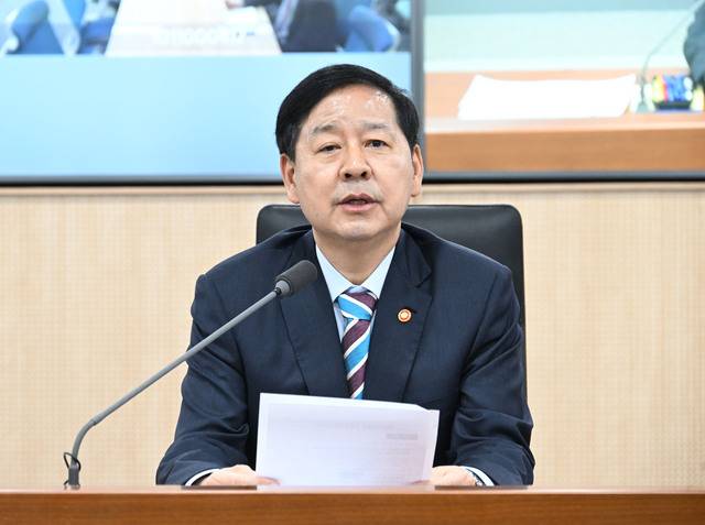 구윤철 부총리 겸 재정경제부 장관이 지난 9일 정부세종청사에서 열린 재정경제부 확대간부회의를 주재하고 있다. (사진제공=재정경제부)