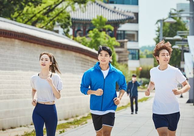 달리기는 어디서나 쉽게 할 수 있는 좋은 운동이다. 심폐 기능을 향상시킬 수 있고 칼로리 소모에도 그만이다. 이왕이면 지방을 더 태우는 러닝법이 없을까. 사진=게티이미지뱅크
