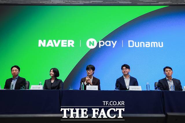 두나무가 FIU 제재 취소 소송 1심에서 승소하며 규제 리스크가 완화되고 네이버와의 합병 불확실성도 일부 해소됐다는 평가가 나온다. /두나무