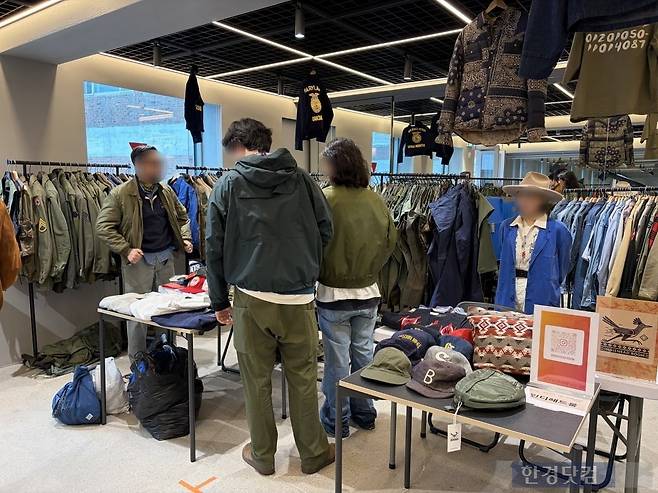 10일 서울 성동구 펍지 성수에서 열린 구미래 빈티지 플리마켓 / 사진=이수 기자