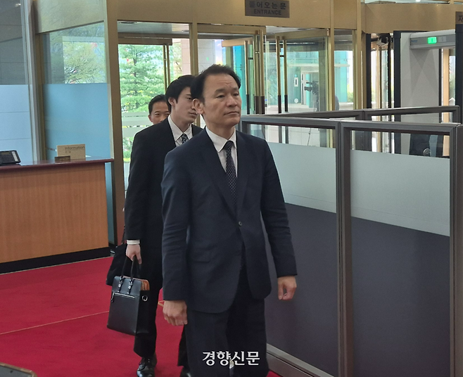 마쓰오 히로타카 주한 일본대사관 총괄공사가 10일 서울 외교부 청사에 들어오고 있다. 정희완 기자