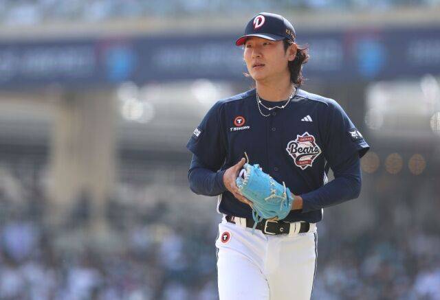 두 경기 연속 흔들린 곽빈./두산 베어스