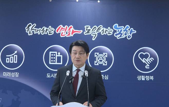 사법리스크 후보가 당선되면 포항시정이 마비될 수 있다고 주장하는 박승호 전 포항시장. 자료사진