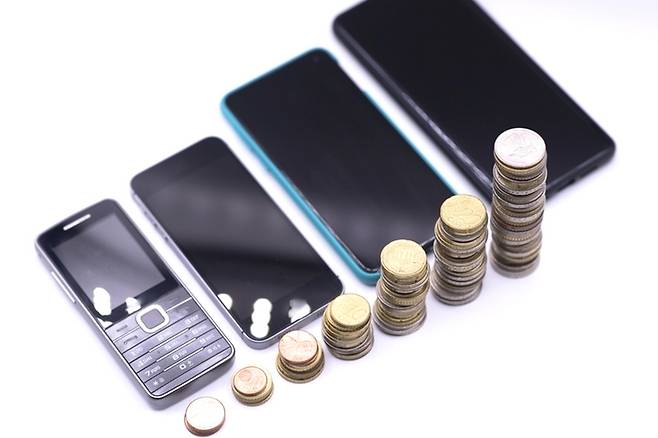 국내 스마트폰 보유율이 96%에 달하는 포화 시장에서, 이 같은 비용 상승은 교체 주기 지연을 가속시키는 흐름으로 이어지고 있다. 게티이미지