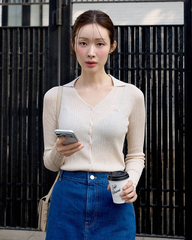 포즈를 취하고 있는 배우 차정원. 사람엔터테인먼트 제공