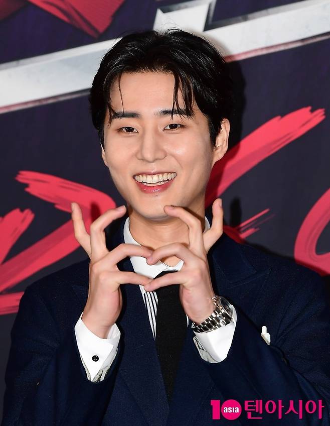 데이식스 영케이가 공식 석상에 참석해 포즈를 취하고 있다,/사진=텐아시아DB