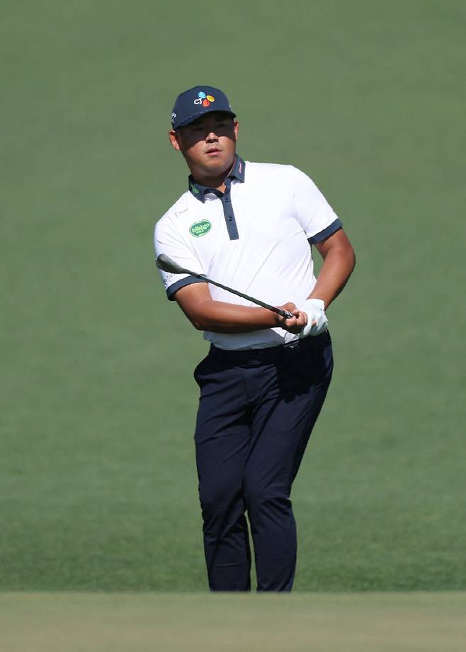 김시우가 2번홀에서 어프로치 샷을 하고 있다. (사진=AFPBBNews)