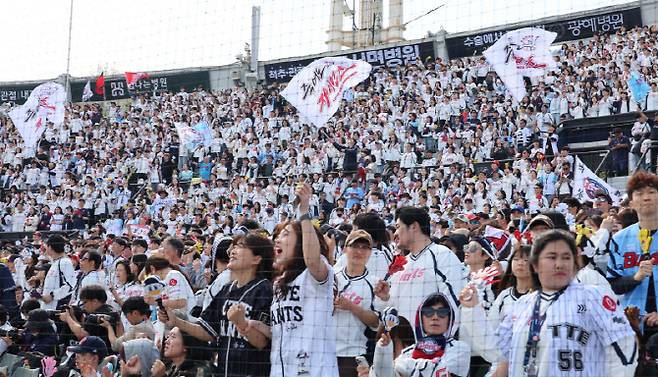 롯데 승리 응원.(사진=연합뉴스)