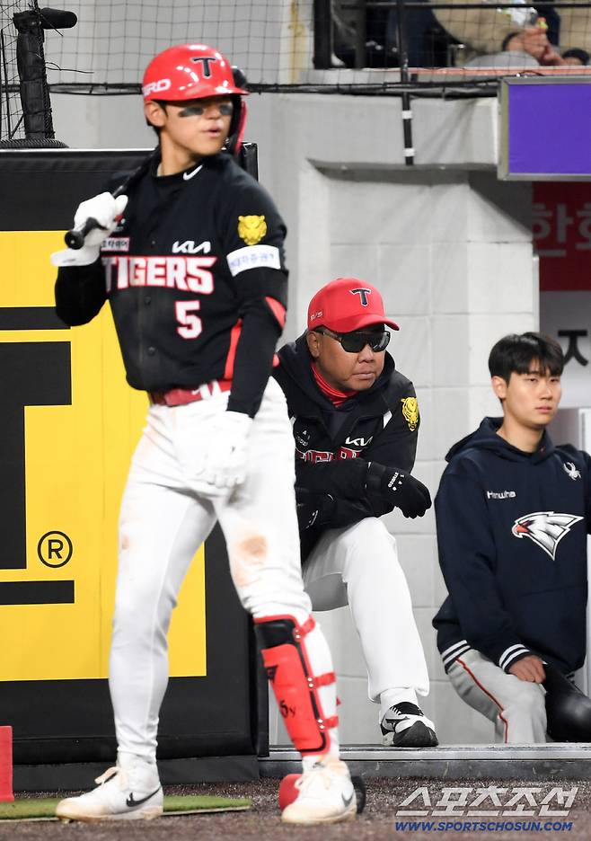 타이밍을 맞추기 위해 더 집중한 김도영, 그 모습을 지켜본 이범호 감독.