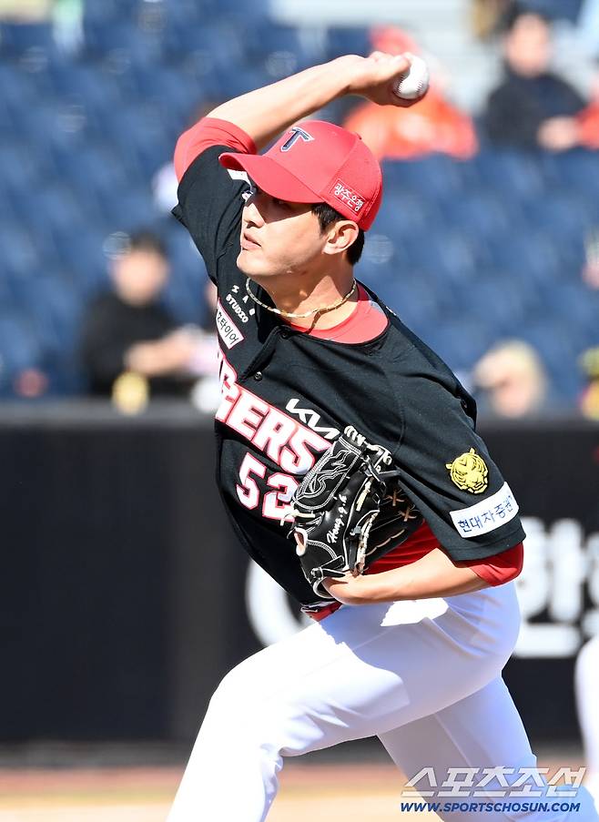 19일 대전한화생명볼파크에서 열린 KIA와 한화의 시범경기. 역투하는 KIA 홍건희. 대전=허상욱 기자wook@sportschosun.com/2026.03.19/