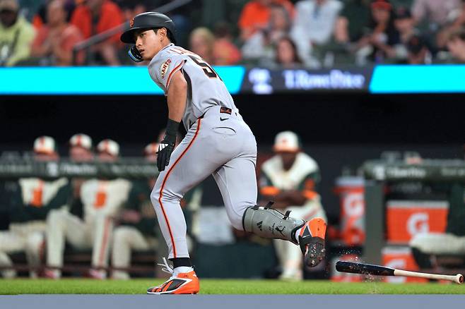 Apr 10, 2026; Baltimore, Maryland, USA; San Francisco Giants outfielder Jung Hoo Lee (51) doubles during the second inning against the Baltimore Orioles at Oriole Park at Camden Yards. Mandatory Credit: Mitch Stringer-Imagn Images
<저작권자(c) 연합뉴스, 무단 전재-재배포, AI 학습 및 활용 금지>