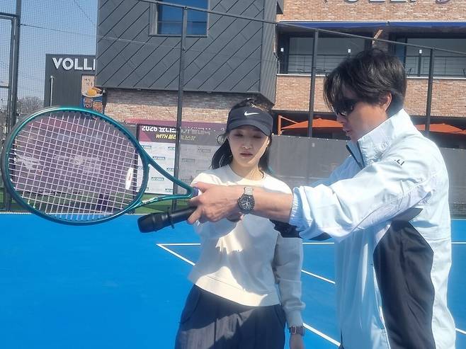 통역을 하며 일대일 지도까지 맡은 안준범 코치