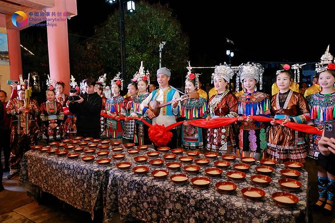 중국 구이저우성 퉁런시의 소수민족 동족이 전통문화 행사를 보여주고 있다. /차이나데일리 제공