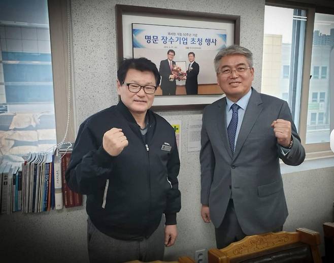 최희암(왼쪽) 박건연, 두 사람은 감독과 코치로 만났지만 농구라는 시간을 함께 건너온 동지다. 박건연 제공